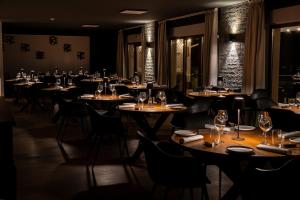 Restoran või mõni muu söögikoht majutusasutuses Hotel Rasinus