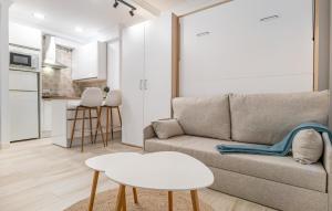 Η κουζίνα ή μικρή κουζίνα στο Beautiful Apartment In Fuengirola