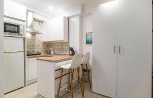 Η κουζίνα ή μικρή κουζίνα στο Beautiful Apartment In Fuengirola