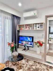 Televisyen dan/atau pusat hiburan di Hiền Apartment +47 gambar