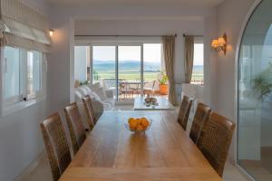 a dining room with a table with oranges in a bowl at Villa Índigo in Benalup Casas Viejas