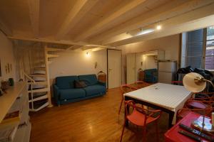 A seating area at Lovely & Quite One Bedroom Near Piazza Santo Spirito