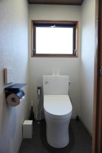 Un baño de 城下町の一棟貸し 今来 Konrai - Private-use guesthouse