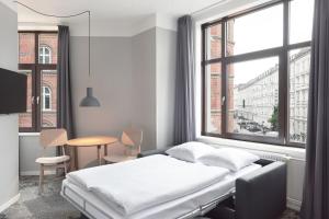 A bed or beds in a room at Four Points Flex by Sheraton Copenhagen City