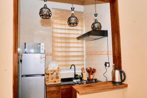 Η κουζίνα ή μικρή κουζίνα στο Birds of Paradise Homes 2