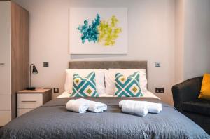 Postel nebo postele na pokoji v ubytování Apartment Twenty Three Staines Upon Thames - Free Parking - Heathrow - Thorpe Park - Studio