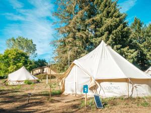 Zahrada ubytování Lodg'ing Nature Camp Dordogne + 22 fotografií
