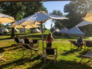 Lodg'ing Nature Camp Anjou外面的花园