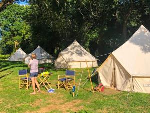 Lodg'ing Nature Camp Anjou外面的花园