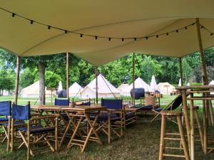 Lodg'ing Nature Camp Anjou外面的花园