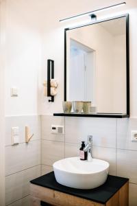 Ένα μπάνιο στο Schwarzwald Apartment mit Balkon-Garage-Aufzug +13 φωτογραφίες