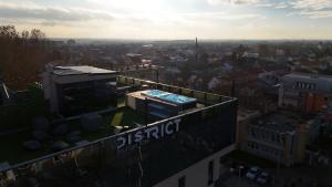 Бассейн в DISTRICT boutique или поблизости