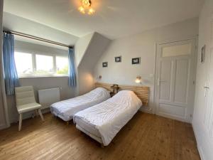 Postel nebo postele na pokoji v ubytování Maison bretonne à 200m de la mer à proximité de l'Ile Renote à Trégastel - Ref 76