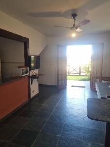 Køkken eller tekøkken på Chalés e suíte Ilhabela