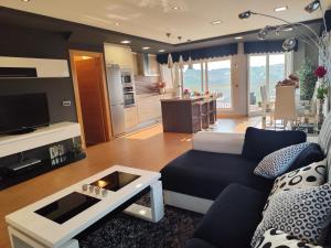 a living room with a couch and a table at Winahost Naveces La Bahía in OVD