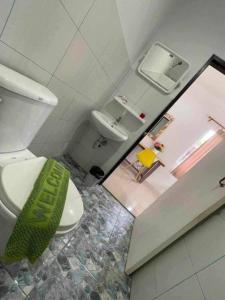 a bathroom with a white toilet and a sink at บ้านพักแม่หมูเกาะล้าน in Ko Larn