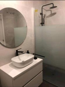 Kúpeľňa v ubytovaní Modern beachside apartment + 14 fotografií