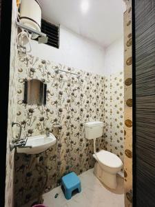a bathroom with a toilet and a sink at Krishna Villa in Varanasi