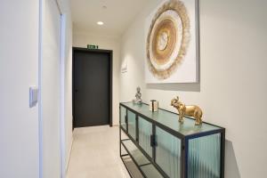 Φωτογραφία από το άλμπουμ του Panorama 20th Floor Suite with Magnificent Views στον Άγιο Ιουλιανό