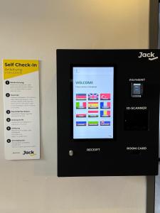 F Hotel 24h Check-In tanúsítványa, márkajelzése vagy díja