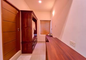 Fotografie z fotogalerie ubytování VOYE HOMES Signature Pool Resort Varkala , Just 950 m from Varkala Cliff and Beach v destinaci Varkala