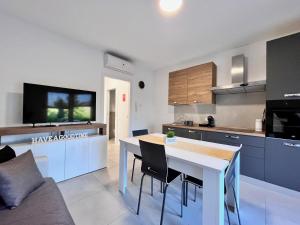 Kuchyň nebo kuchyňský kout v ubytování La rocca - private Garden + 23 fotografií