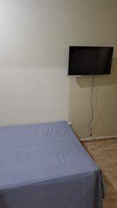 TV a/nebo společenská místnost v ubytování Habitación Taina