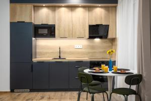 Η κουζίνα ή μικρή κουζίνα στο Waterfront City Azure Loft with FREE PARKING