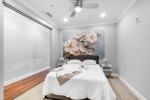 Katil atau katil-katil dalam bilik di Modern 1br W Rooftop Pool +24 gambar