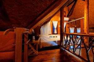a bedroom with a bed in a attic at Pensiunea Doina in Vadu Izei