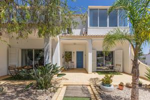 a villa with a view of the courtyard at Chilling In Lagos House Retreat by Algarve Golden Properties in Lagos