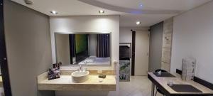 Ένα μπάνιο στο Mint Motel +30 φωτογραφίες