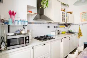 Kuchyň nebo kuchyňský kout v ubytování B&B Blue Home