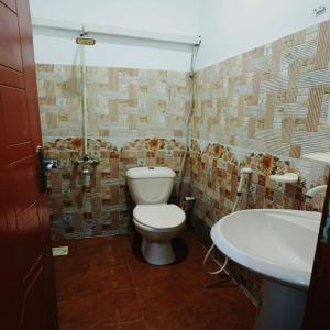 a bathroom with a toilet and a sink at Hotel Star View Bahawalpur in Bahawalpur