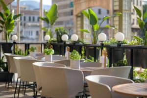 Reštaurácia alebo iné gastronomické zariadenie v ubytovaní NH Málaga