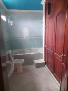 a bathroom with a toilet and a bath tub at Hostal Renacer in Cartagena de Indias +10 photos
