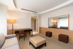 Ruang duduk di Precise House Mantegna Roma