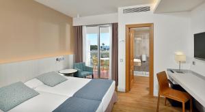Кровать или кровати в номере Sol Torremolinos - Don Pedro