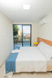Ένα ή περισσότερα κρεβάτια σε δωμάτιο στο Casa Pé na Areia a 10m da Praia! Imperdível!