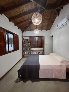 Ένα ή περισσότερα κρεβάτια σε δωμάτιο στο Casa Praia Verdes Mares Sargi Bahia