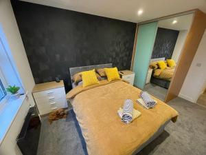 Ένα ή περισσότερα κρεβάτια σε δωμάτιο στο Modern Newly Refurbished 2 Bed Apartment