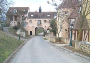 an empty street in a home with an archway at Joli T3 au pied du Golf - The 19th Hole in Bellême