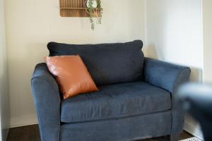 Area soggiorno di Efficiency Suite in Lebanon Wifi - Laundry