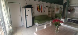 Un lugar para sentarse en Le Pirate Lazor - Les Sables Vignier 6 fotos más