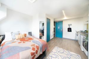 Cucina o angolo cottura di Canvas Capital House in Southampton