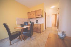 Dapur atau dapur kecil di Apartments Meri