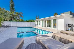 Hồ bơi trong/gần Shamrock Palms