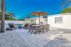 Hồ bơi trong/gần Shamrock Palms