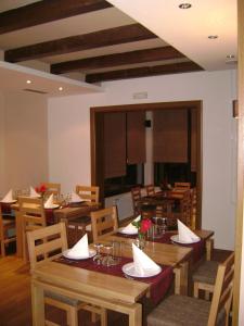 Restoran või mõni muu söögikoht majutusasutuses Guest house Zavicaj Pale