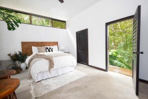 Serendipity Holistic Resort Spa客房内的一张或多张床位